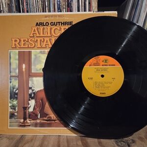 Vintage Arlo Guthrie alice's restaurant vinyl